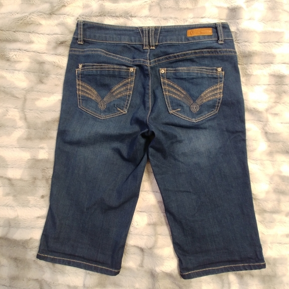 Democracy Bermuda length shorts - Picture 2 of 6